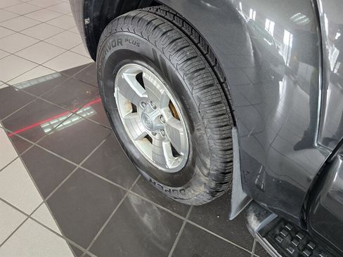 Used 2006 Toyota 4Runner SR5 AWD/4WD image 35