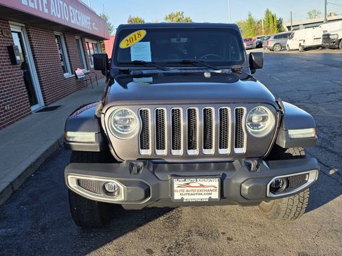 Used 2018 Jeep Wrangler Unlimited Sahara image 2