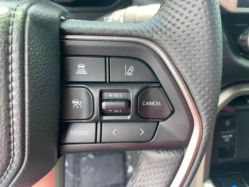 Used 2025 Toyota Tundra Limited AWD/4WD image 14