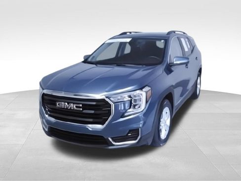 Used 2024 GMC Terrain SLE w/ Driver Convenience Package FWD image 4
