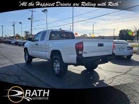 Used 2022 Toyota Tacoma SR5 image 8