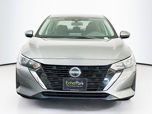Used 2024 Nissan Sentra SV image 2