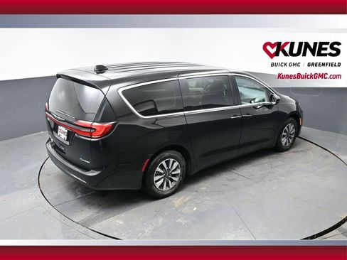 Used 2024 Chrysler Pacifica Select FWD image 38