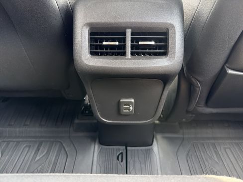 Used 2022 GMC Terrain SLE w/ Driver Convenience Package FWD image 28