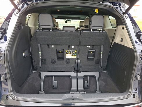 Used 2025 Toyota Sienna Limited image 30