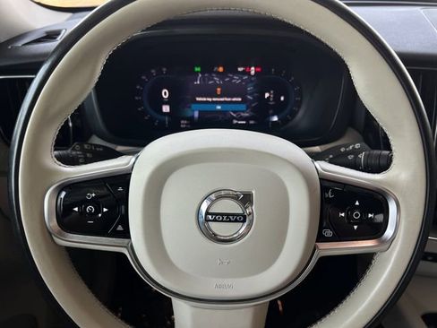 Used 2023 Volvo XC60 B5 Plus image 23