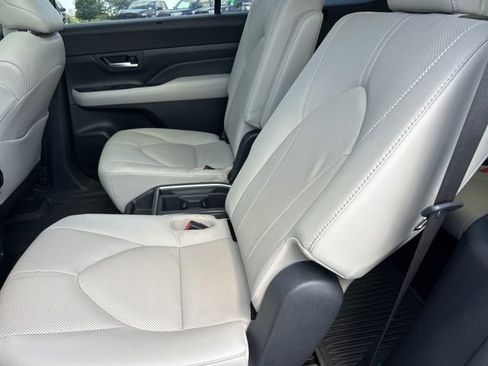 Certified 2025 Toyota Grand Highlander FWD image 12