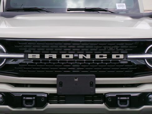 Used 2025 Ford Bronco Badlands AWD/4WD image 24