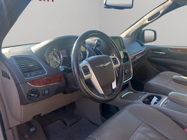 Used 2015 Chrysler Town & Country Touring-L w/ Driver Convenience Group FWD image 27
