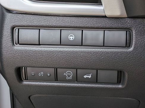 Used 2023 Nissan Rogue SL FWD image 25