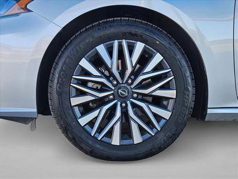 Used 2024 Nissan Altima 2.5 SV image 24