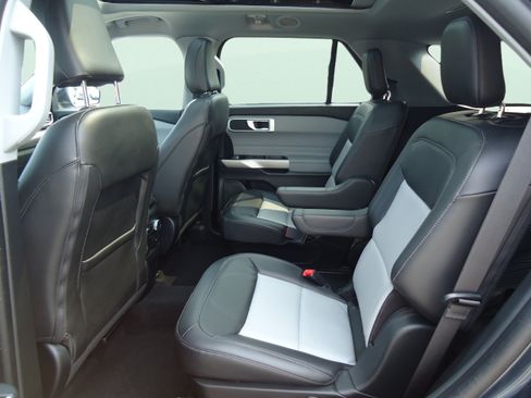 Used 2023 Ford Explorer XLT w/ Equipment Group 202A AWD/4WD image 28