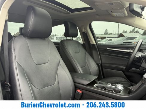 Used 2018 Ford Fusion Titanium image 22