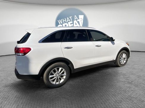 Used 2016 Kia Sorento LX w/ LX Convenience Package image 3