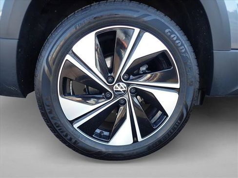 Used 2024 Volkswagen Taos SE AWD/4WD image 7