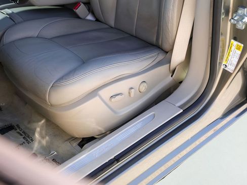 Used 2010 Cadillac DTS Luxury image 11