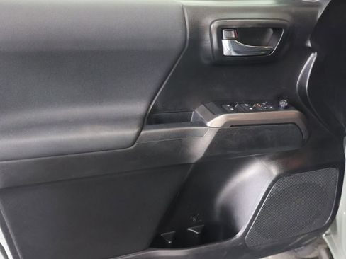 Used 2022 Toyota Tacoma TRD Sport w/ Technology Package image 15