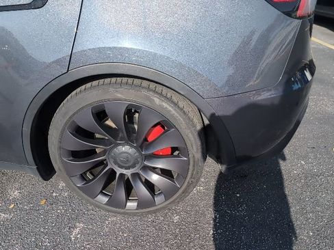 Used 2023 Tesla Model Y Performance image 7