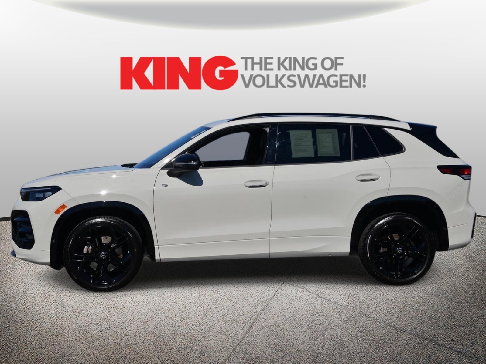 Certified 2025 Volkswagen Tiguan SE R-Line AWD/4WD image 6