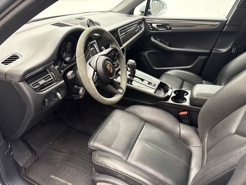Used 2023 Porsche Macan AWD/4WD image 5