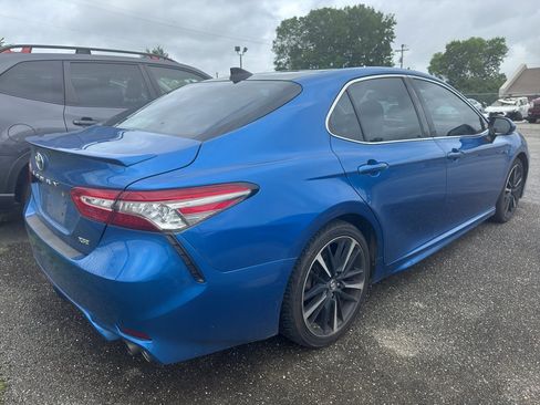Used 2019 Toyota Camry XSE FWD image 5