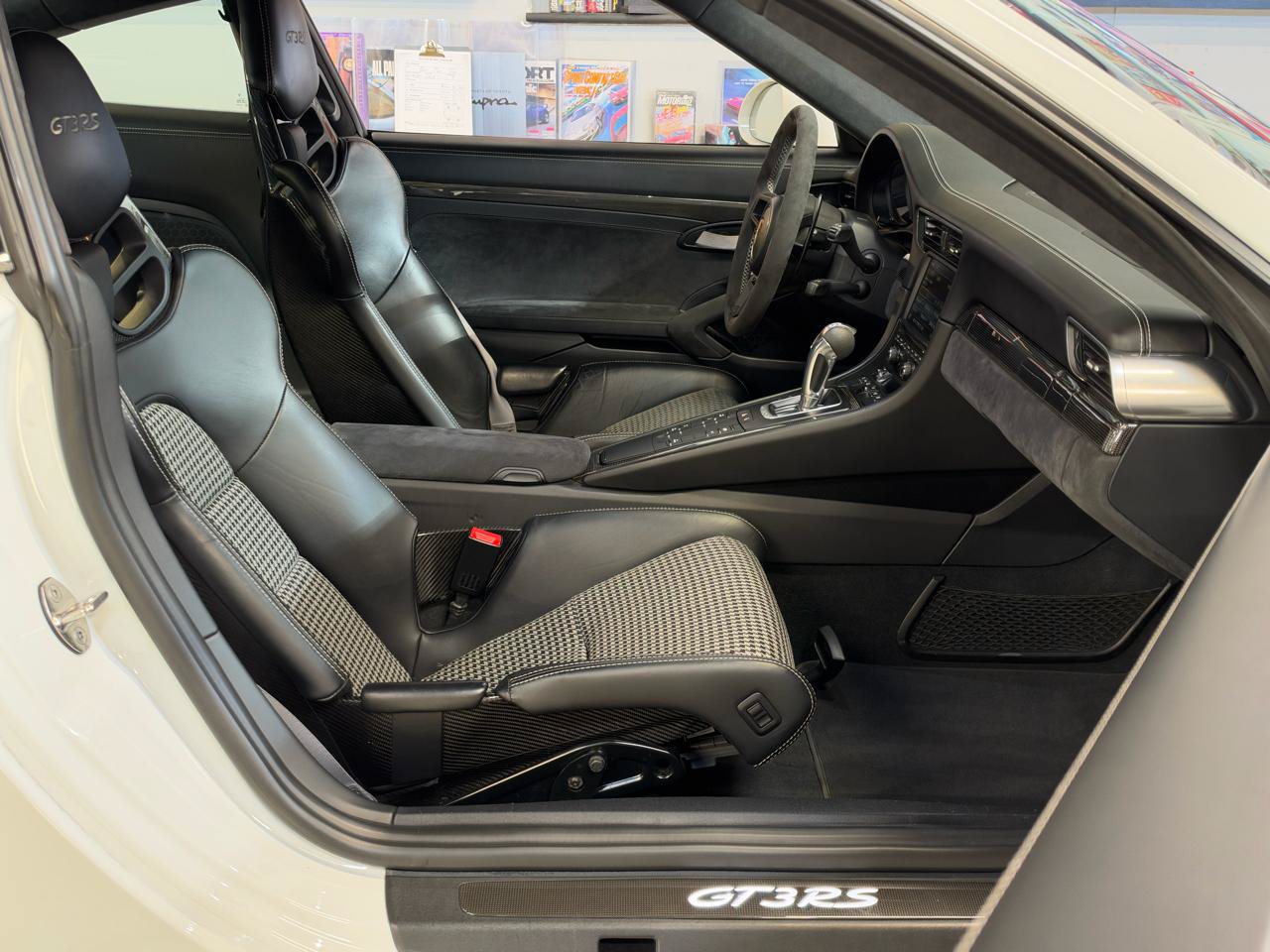Used 2016 Porsche 911 GT3 RS RWD image 26