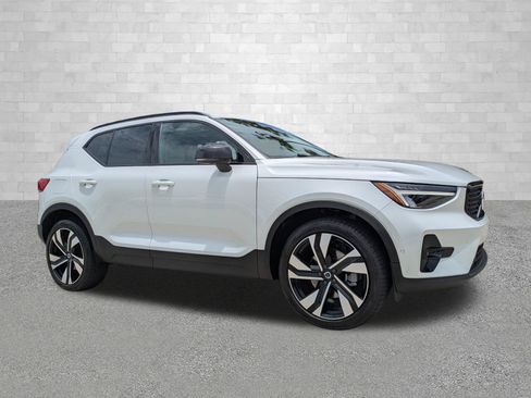 Used 2023 Volvo XC40 B5 Plus w/ Protection Package Premier AWD/4WD image 1