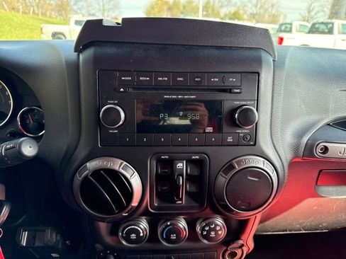 Used 2018 Jeep Wrangler Unlimited Sport S image 28