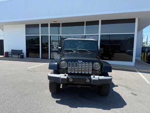 Used 2016 Jeep Wrangler Unlimited Sahara w/ Connectivity Group AWD/4WD image 4