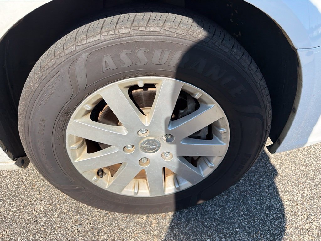 Used 2014 Chrysler Town & Country Touring FWD image 5