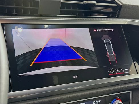 Used 2025 Audi Q3 2.0T Premium image 22