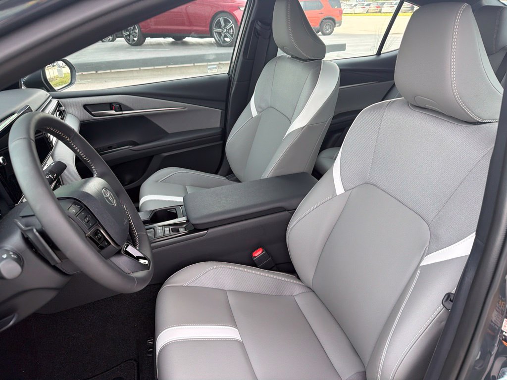 Used 2026 Toyota Camry SE w/ Multimedia Upgrade Package FWD image 9