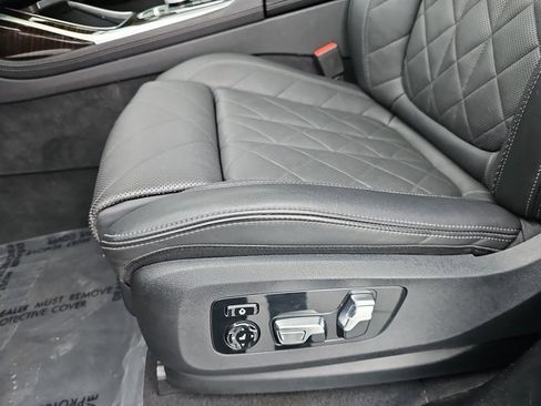 Used 2024 BMW X7 xDrive40i w/ M Sport Package image 32