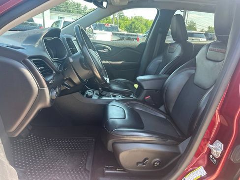 Used 2021 Jeep Cherokee Trailhawk w/ Sun, Sound & Nav Group AWD/4WD image 13