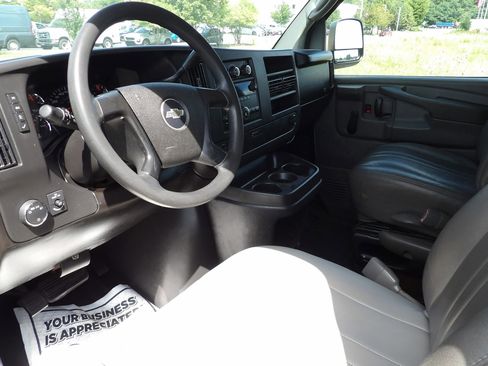 Used 2008 Chevrolet Express 1500 AWD image 8