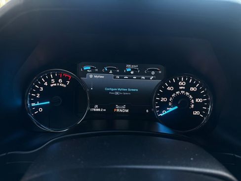 Used 2018 Ford F150 Platinum w/ Equipment Group 701A Luxury AWD/4WD image 9