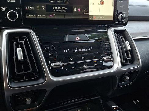 Used 2022 Kia Sorento S image 16