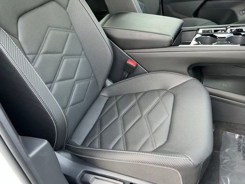 Certified 2025 Volkswagen Atlas Cross Sport SE image 22