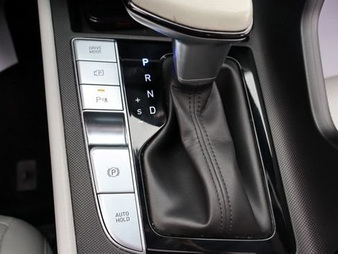 Used 2024 Hyundai Elantra Limited FWD image 25