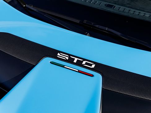 Used 2023 Lamborghini Huracan STO image 3