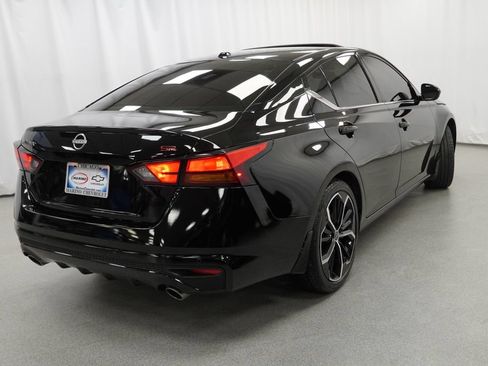 Used 2024 Nissan Altima 2.5 SR w/ SR Premium Package FWD image 2