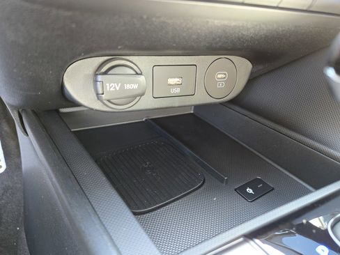 New 2025 Hyundai Elantra SEL image 18