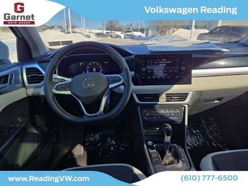 New 2025 Volkswagen Taos SE image 9