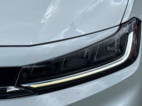 Used 2025 Volkswagen Jetta SE FWD image 10