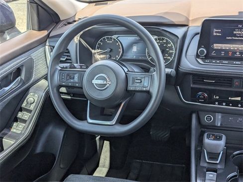 Used 2023 Nissan Rogue SV image 15