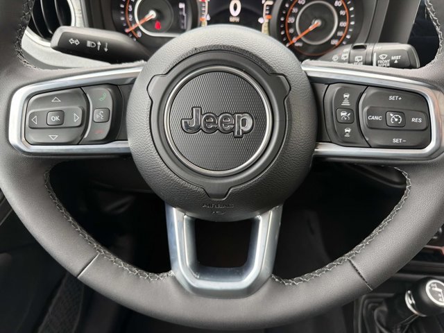 Used 2026 Jeep Wrangler Unlimited Sahara AWD/4WD image 23