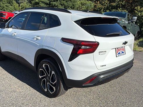 New 2026 Chevrolet Trax RS w/ Sunroof Package FWD image 11