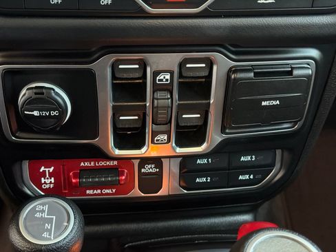 Used 2026 Jeep Gladiator Mojave AWD/4WD image 21