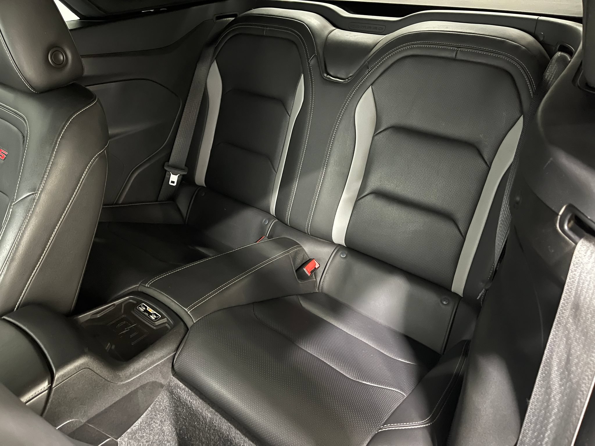 Used 2018 Chevrolet Camaro SS RWD image 28