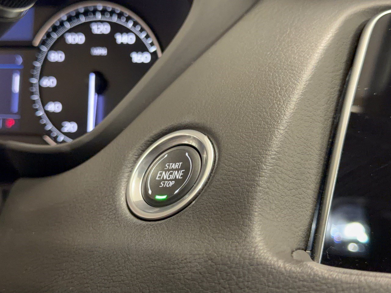 Used 2023 Cadillac XT4 Sport FWD image 20